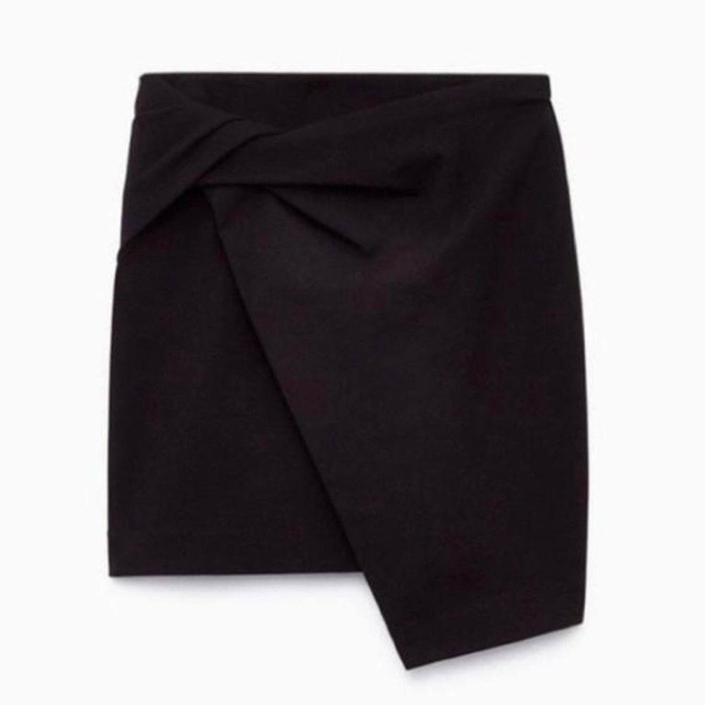 Aritzia Babaton Jethro wrap front black mini skirt in black size 2